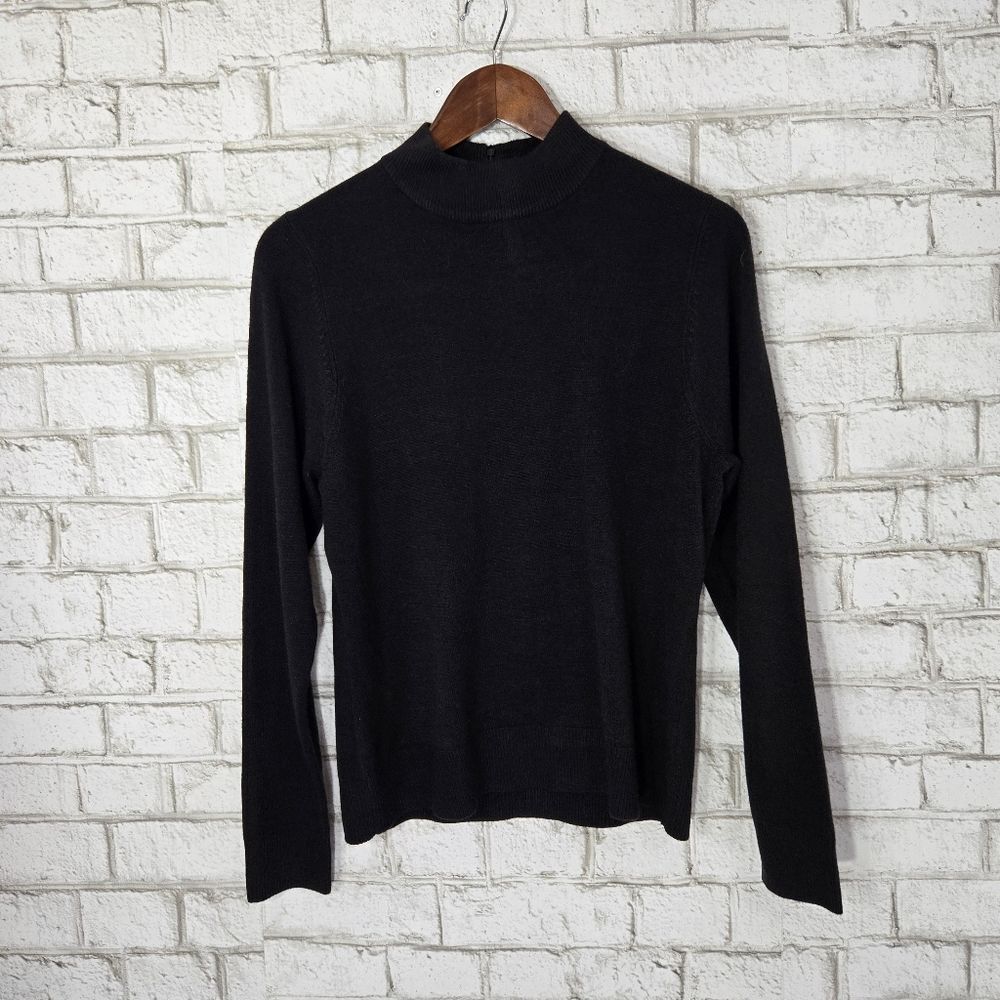 Mountain Lake like new‎ black sweater